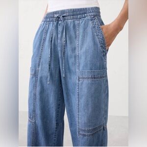 EUC Banana Republic wide leg mid-rise lightweight cargo jeans, A. DORABLE.